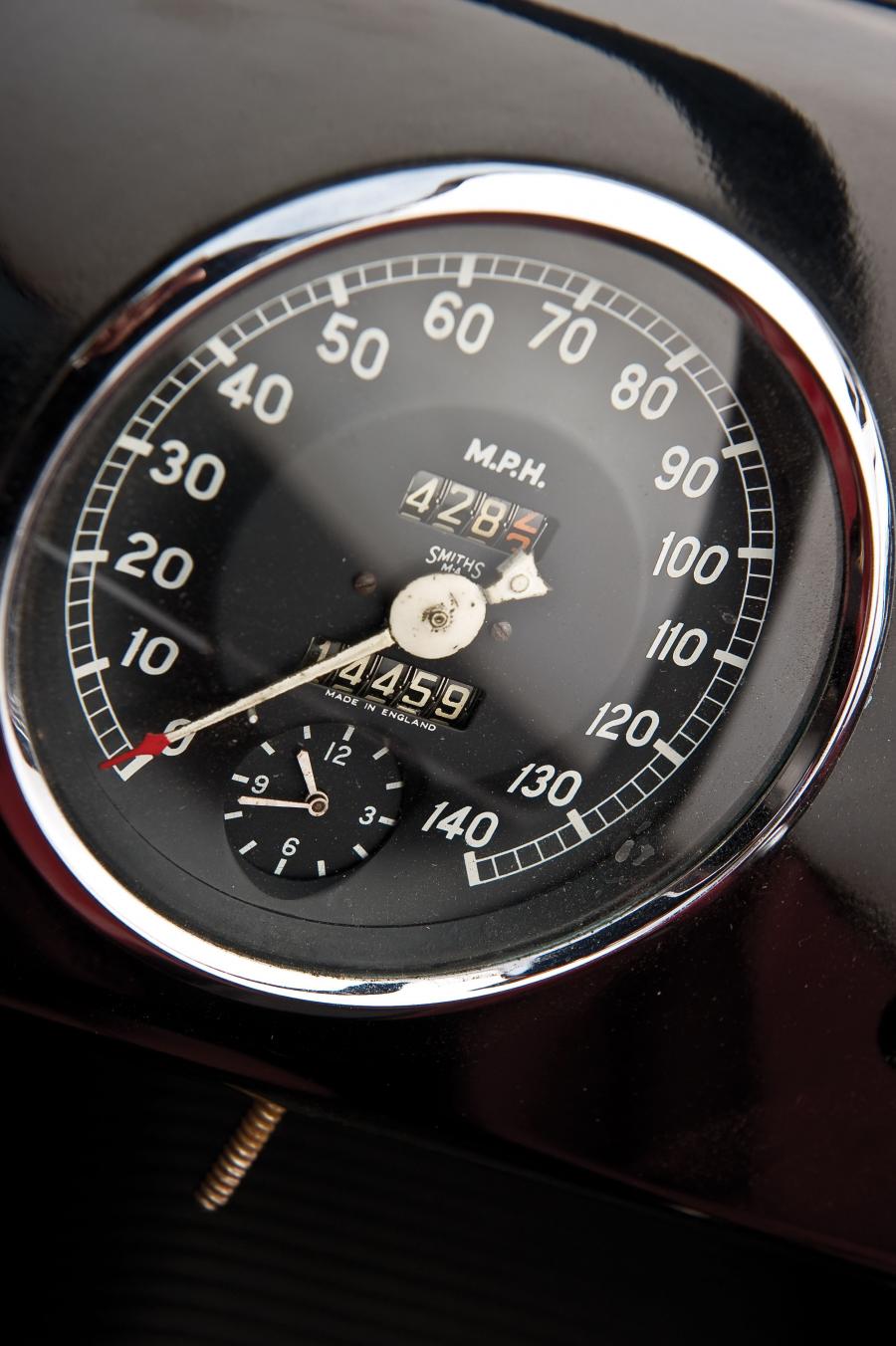 Интерьер Aston Martin DB2/4 Bertone Spider (LML/507) 1953 года  (фото 10 из 30)